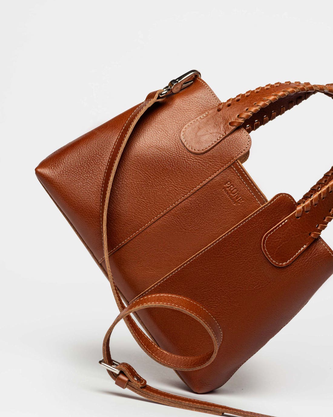 El bolso Braided en piel vegetal lisa