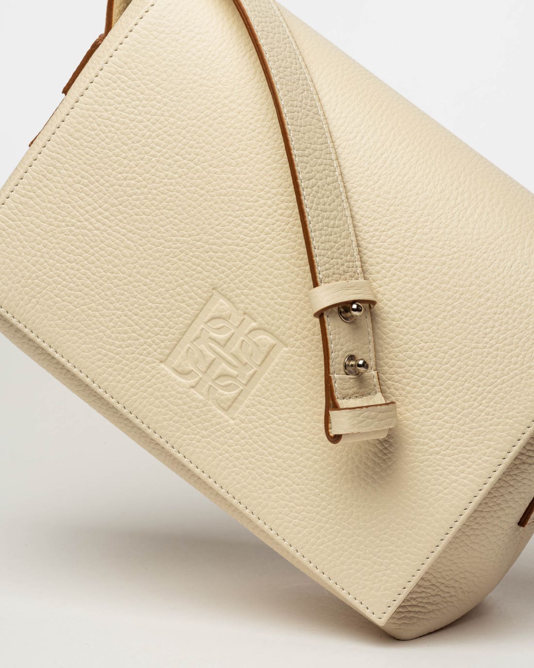 Banda Hana en piel granulada