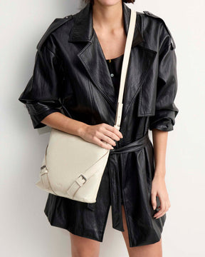 Bandolera Pocket en cuero charol arrugado