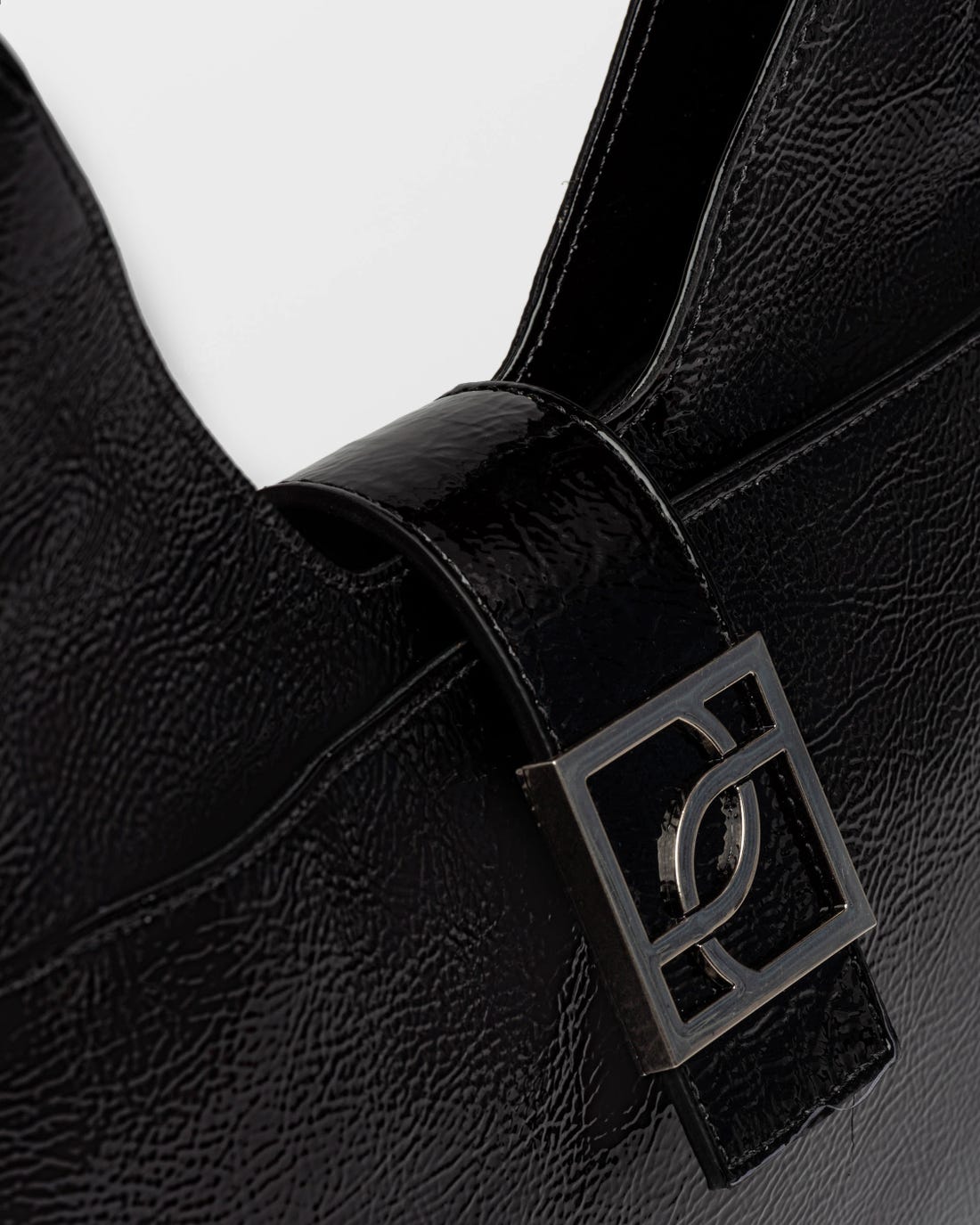 Bolsillo de firma en piel charol