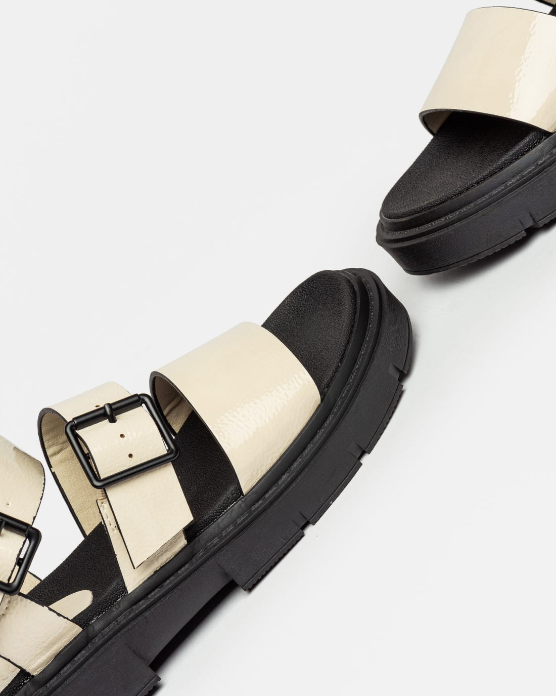 Sandalia mediana Nina efecto piel