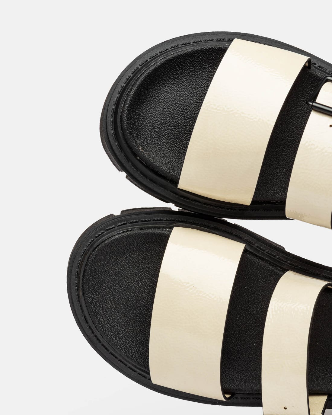 Sandalia mediana Nina efecto piel