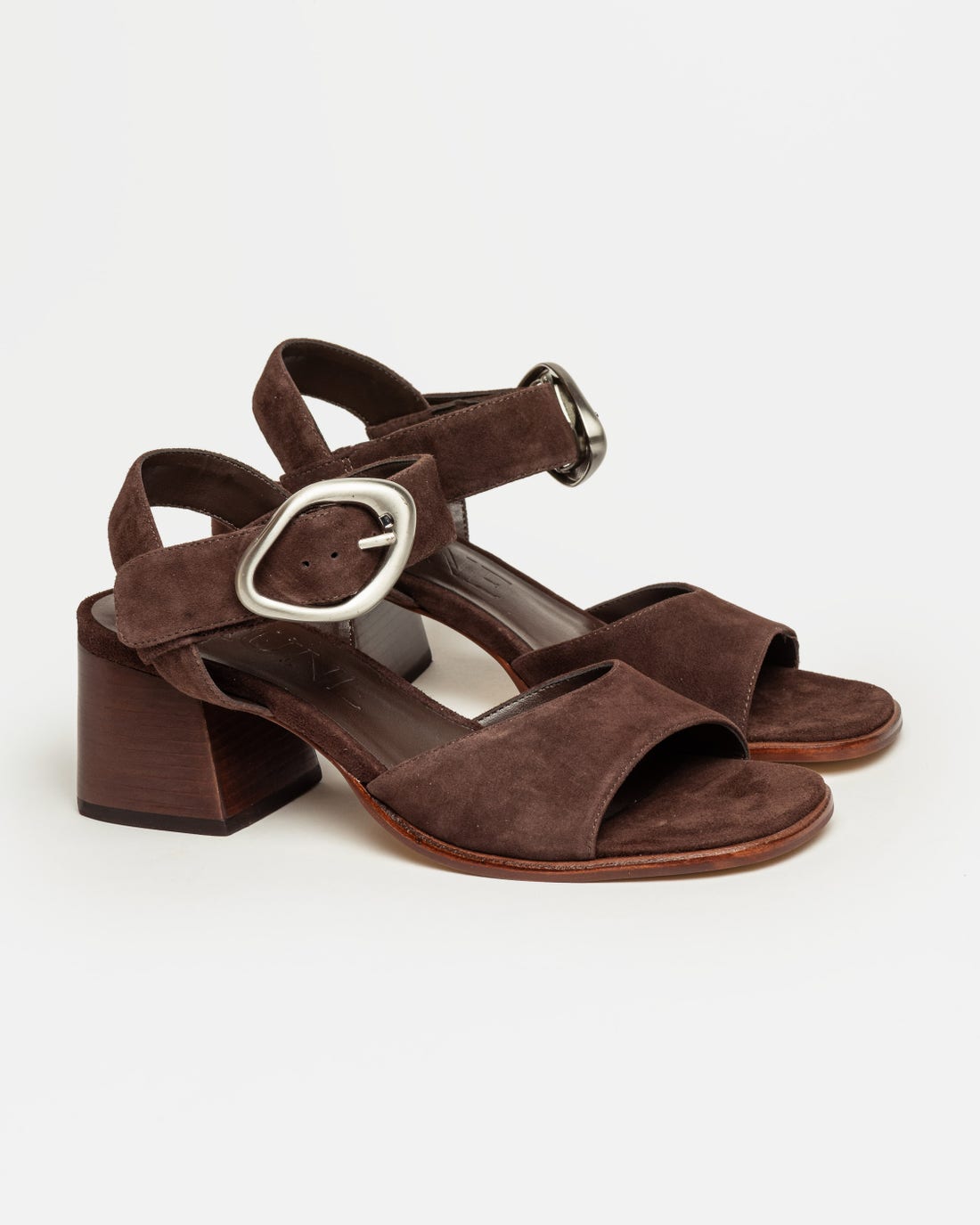 Sandalia mediana Julie en gamuza