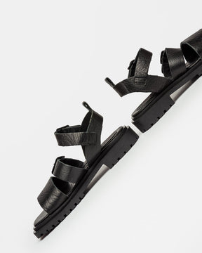 Sandalia mediana Alba en piel granulada